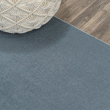 Twyla Classic Solid Low-Pile Machine-Washable Area Rug